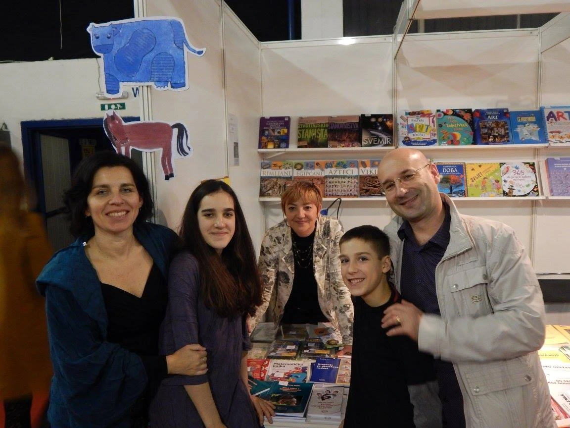 Interliber 2015., promocija slikovnice Krava koja je bila plava: posjetitelji na štandu